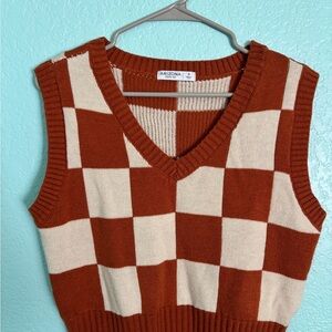 Cropped Arizona Jean Company Women's Checkered Sweater Vest - Orange and Cream
